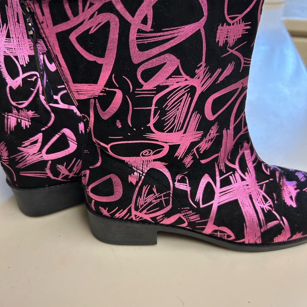 Stylish Pink and Black Women's Boots